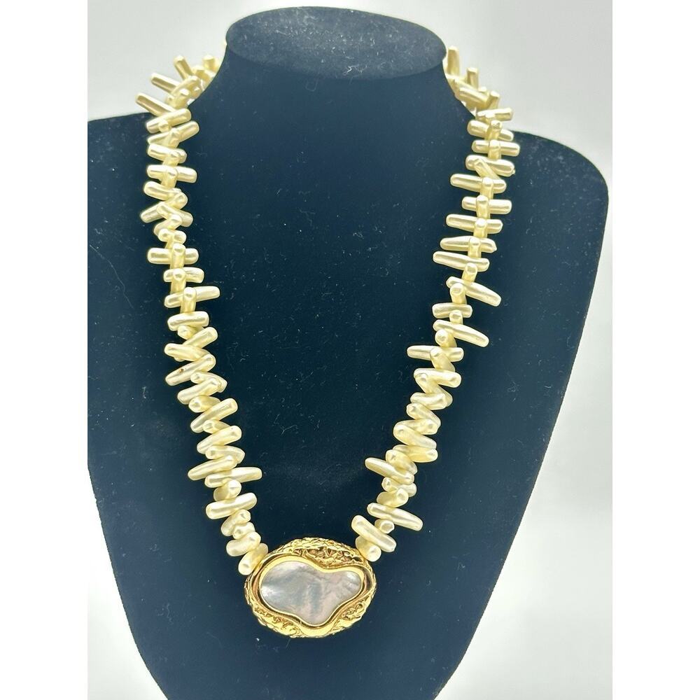 Napier Vintage Texture Pearl And Mother Of Pearl Faux Chocker Necklace Signed - Picture 4 of 7